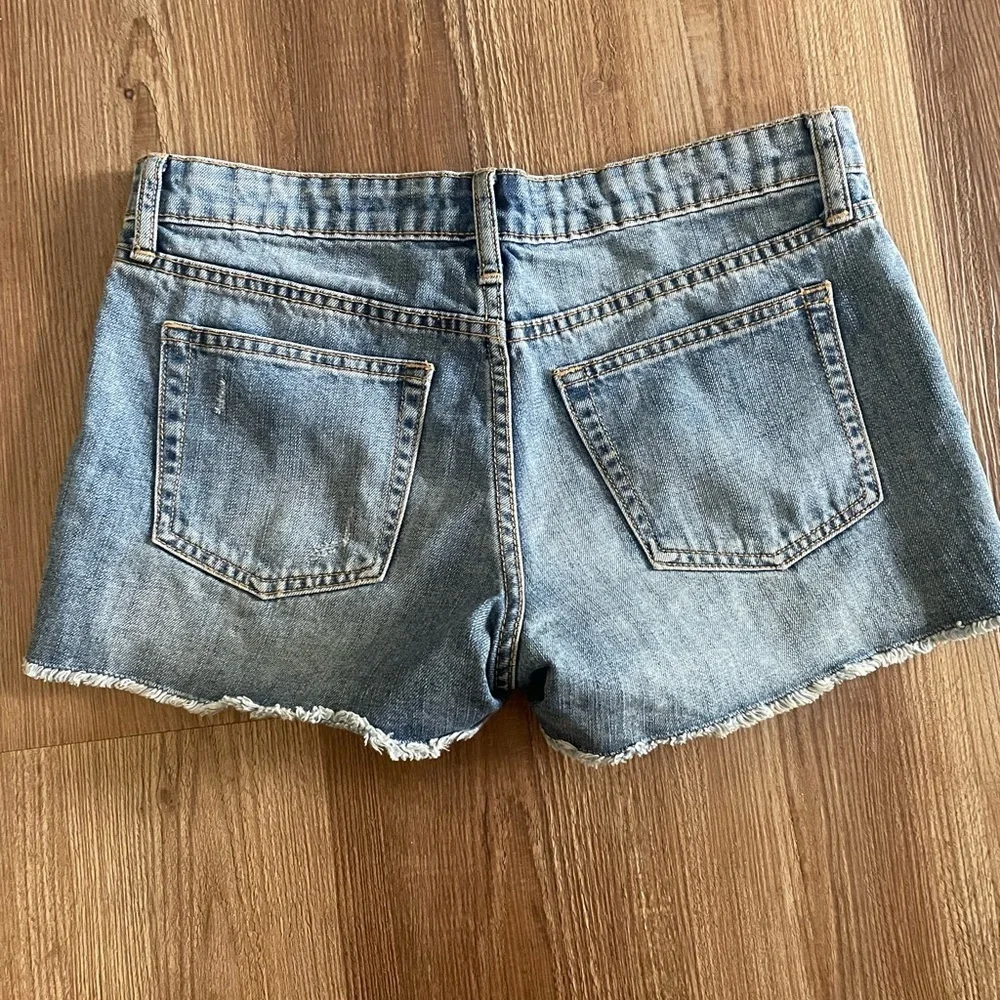 Gap Sexy Boyfriend Short distressed Jean size 4/27